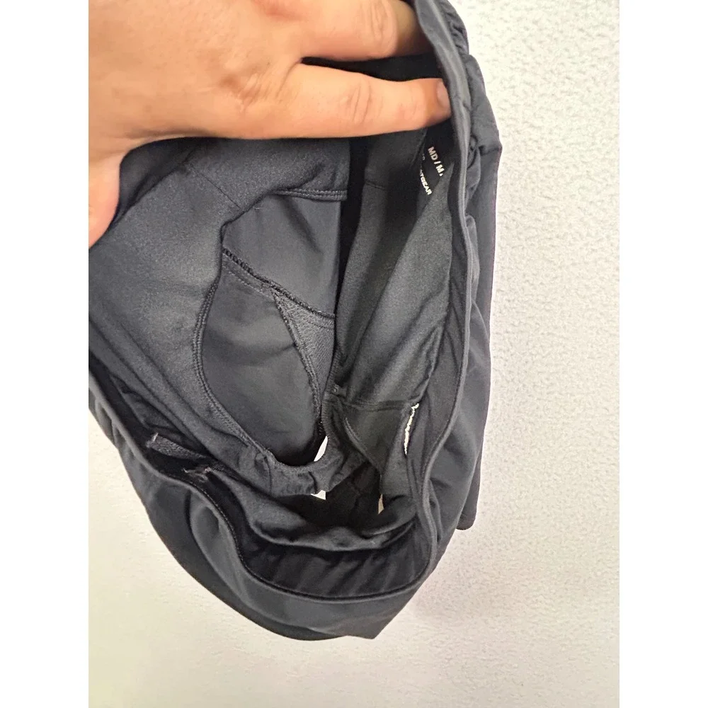 Sporty Under Armour Womens MD Black HeatGear Mesh Panel Running Shorts‎